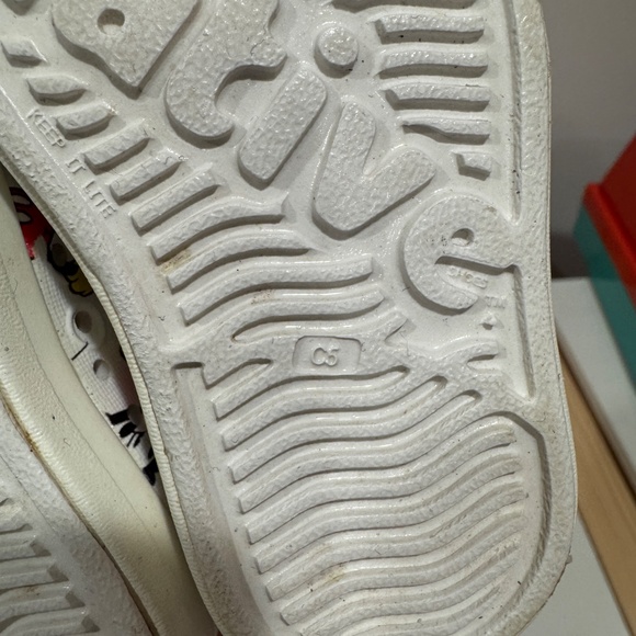 Native Shoes x Disney toddler shoe - Picture 5 of 6